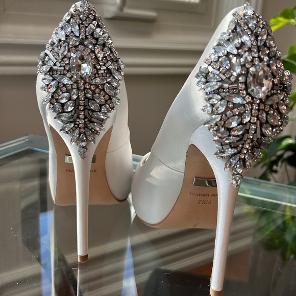 KIARA EMBELLISHED PEEP-TOE PUMP WHITE - Picture 13 of 17